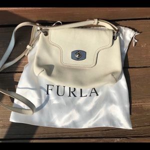 white leather bag includes the drawstring pouch cover